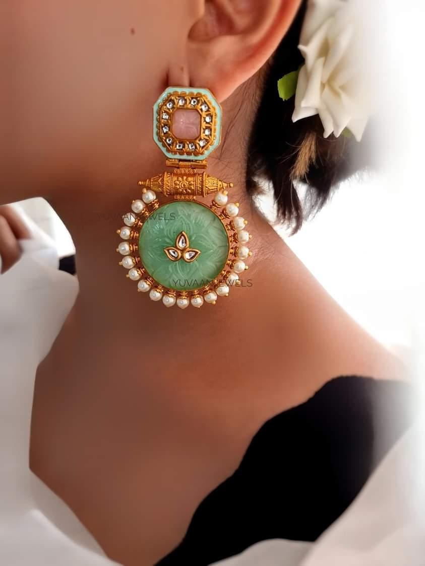 Abroo carved chaandbaali - Image 3