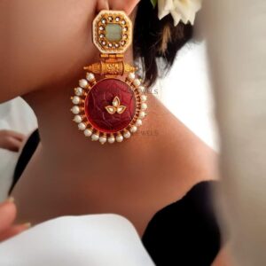 Abroo Carved Chaandbaali