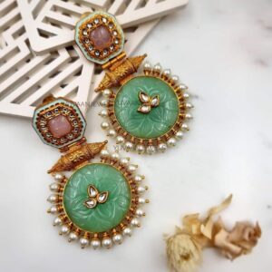 Abroo carved chaandbaali