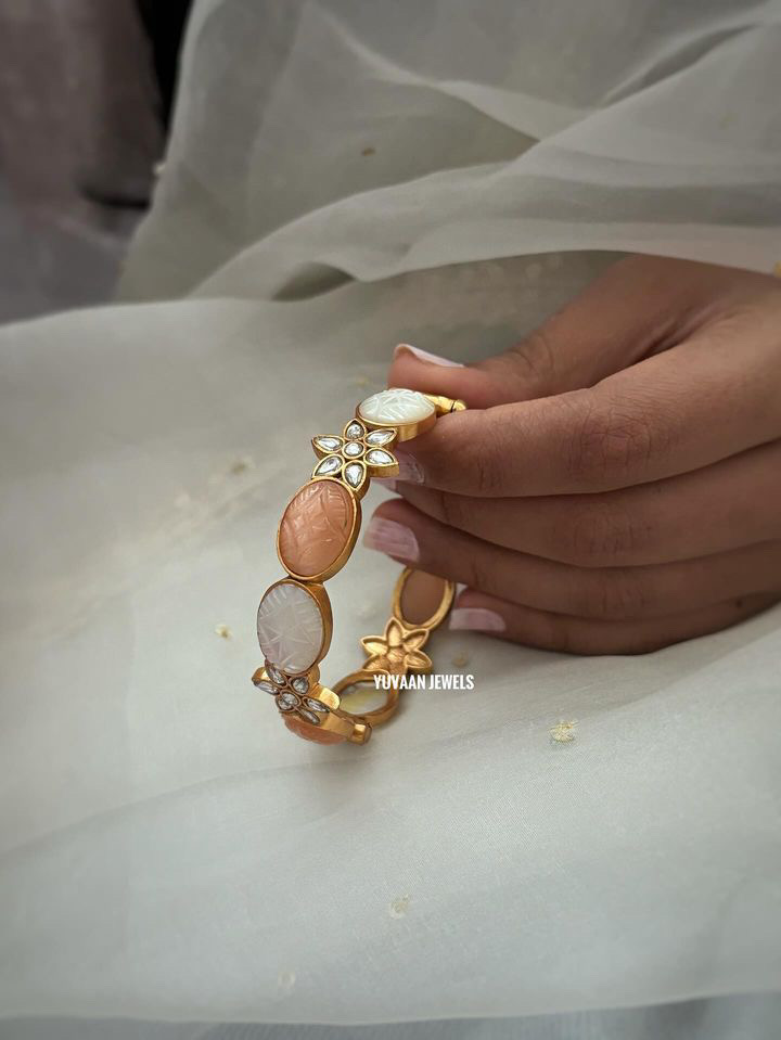 Maharu carved stone bangles - Image 3