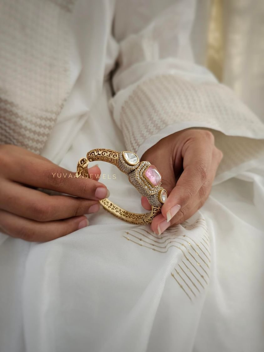 Arohi openable Quartz Bangle