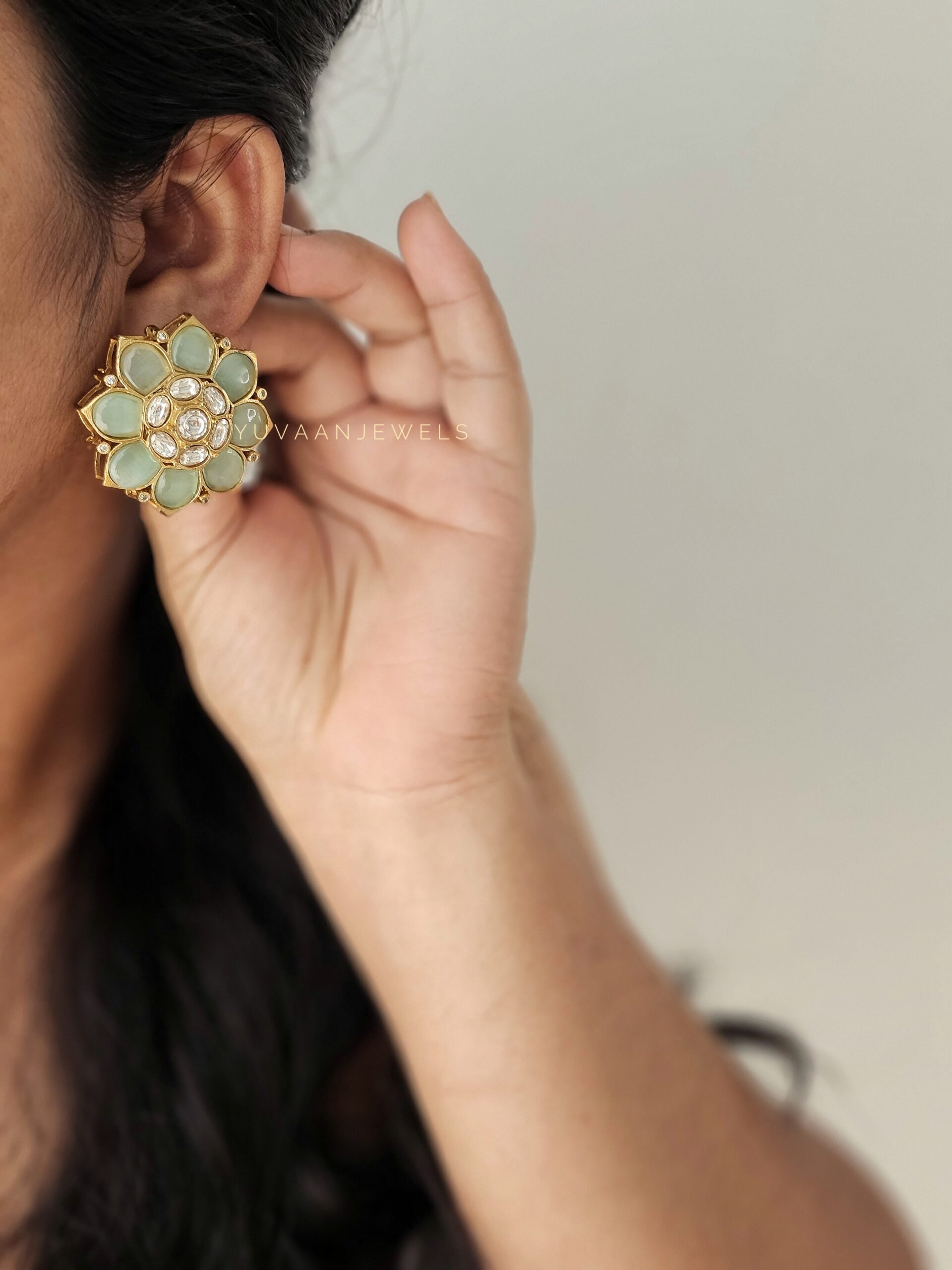Avantika polki studs