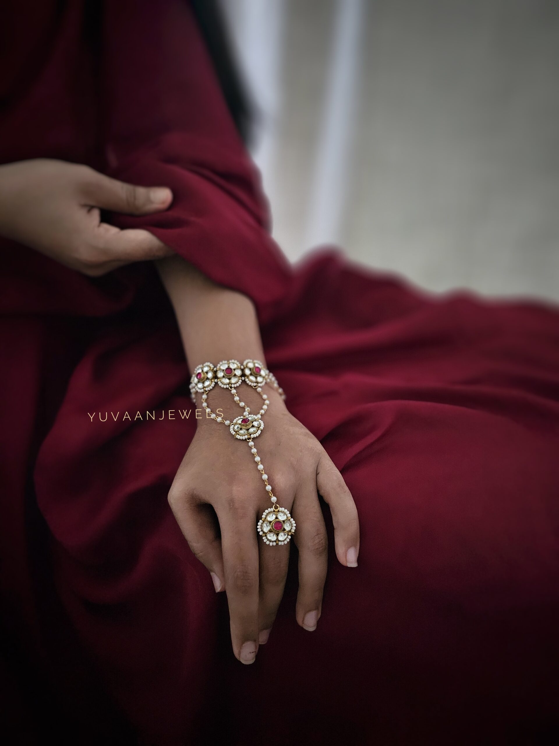 Mariyam Vintage hathpaan