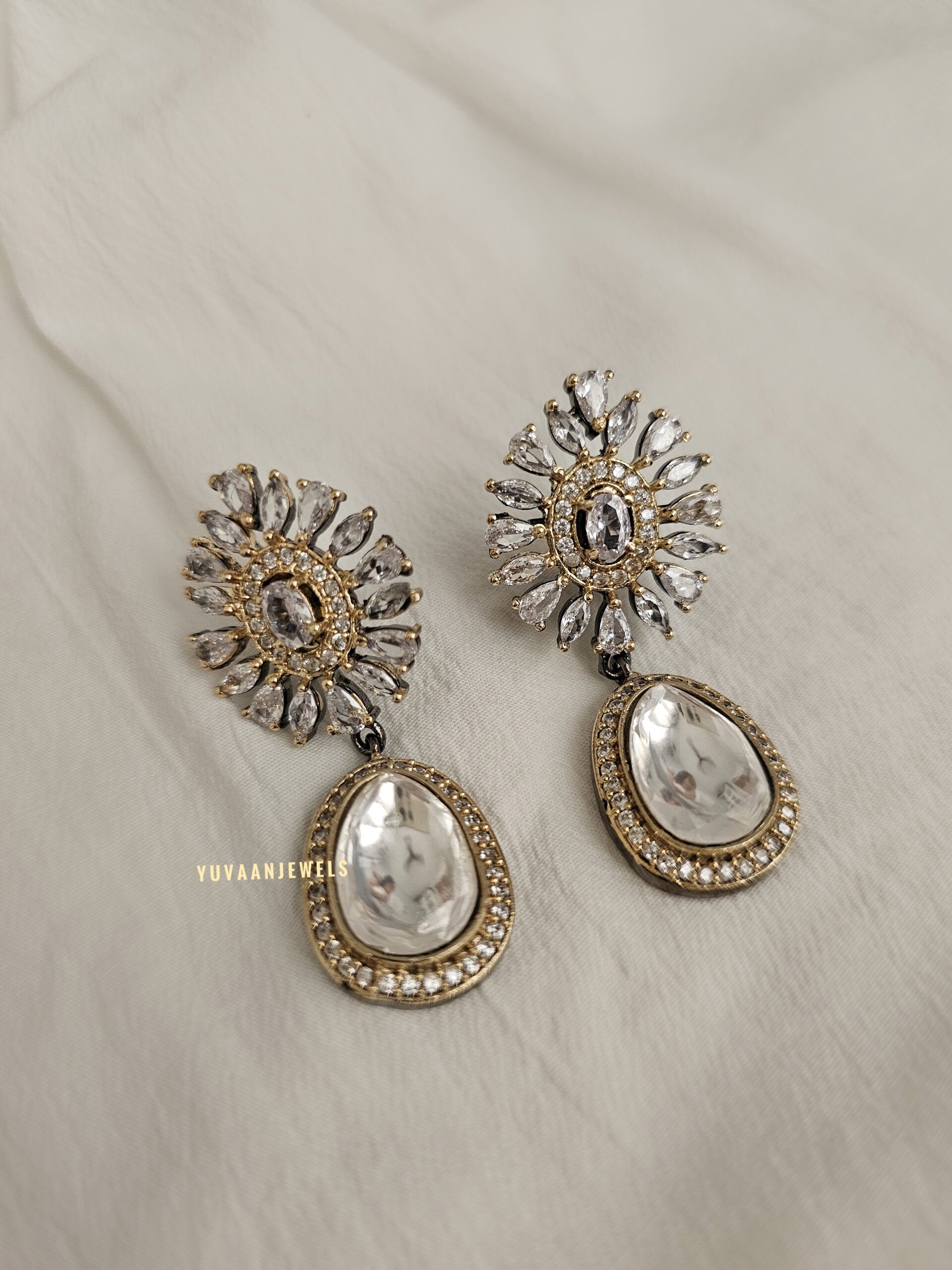 Disha Quartz and polki Hasli necklace - Image 10