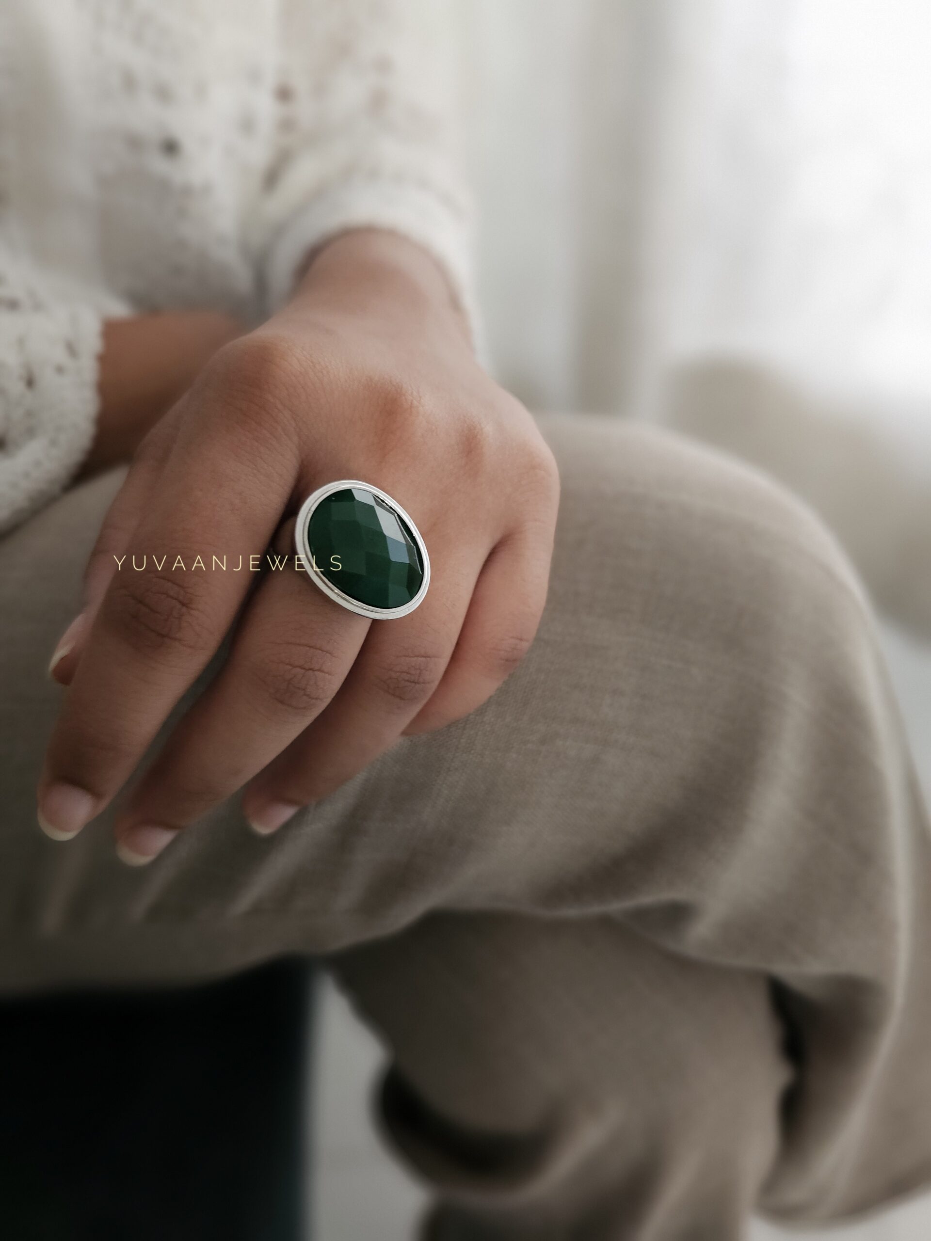 Emerald Jubile Bold ring - Image 3