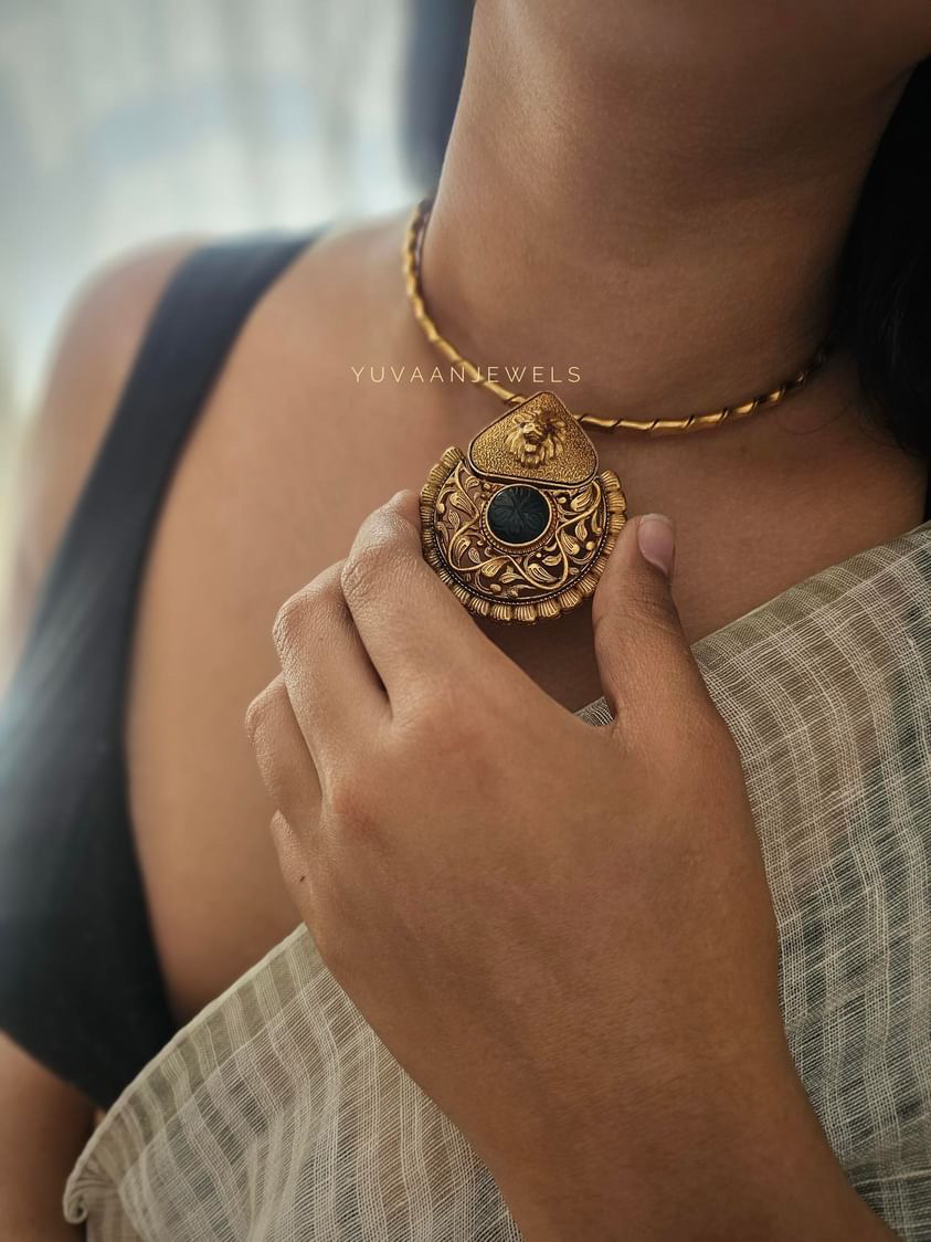 Nisaar Handcrafted Hasli - Image 11