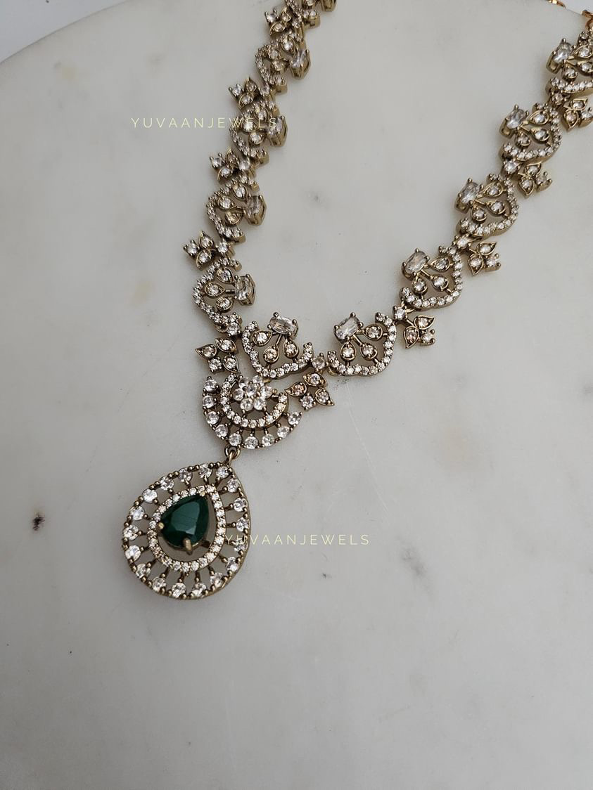 Nurvi Polki Necklace - Image 8