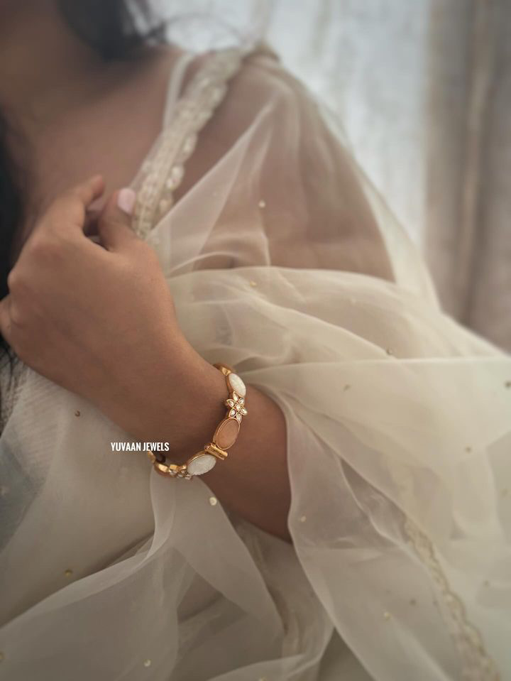 Maharu carved stone bangles - Image 6