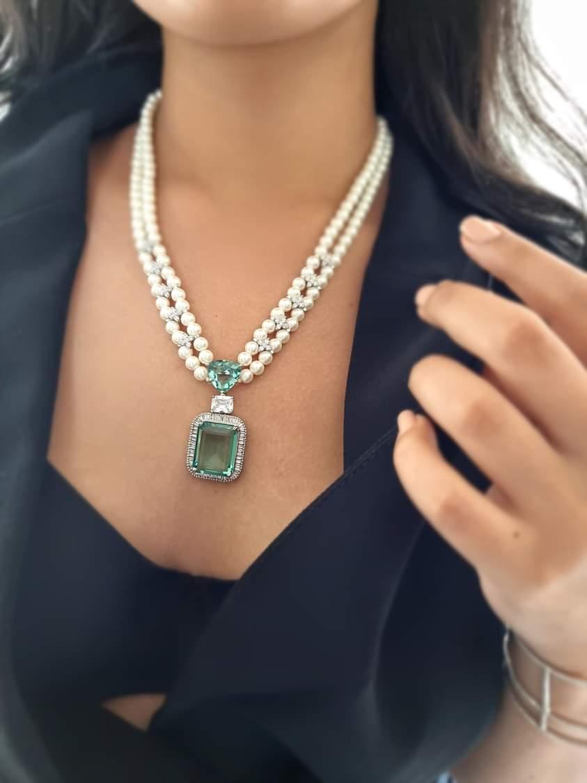 AURORAS PEARL NECKLACE