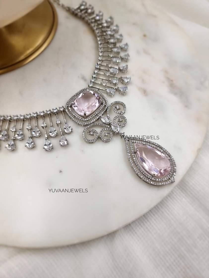 EUPHORIA QUARTZ NECKLACE