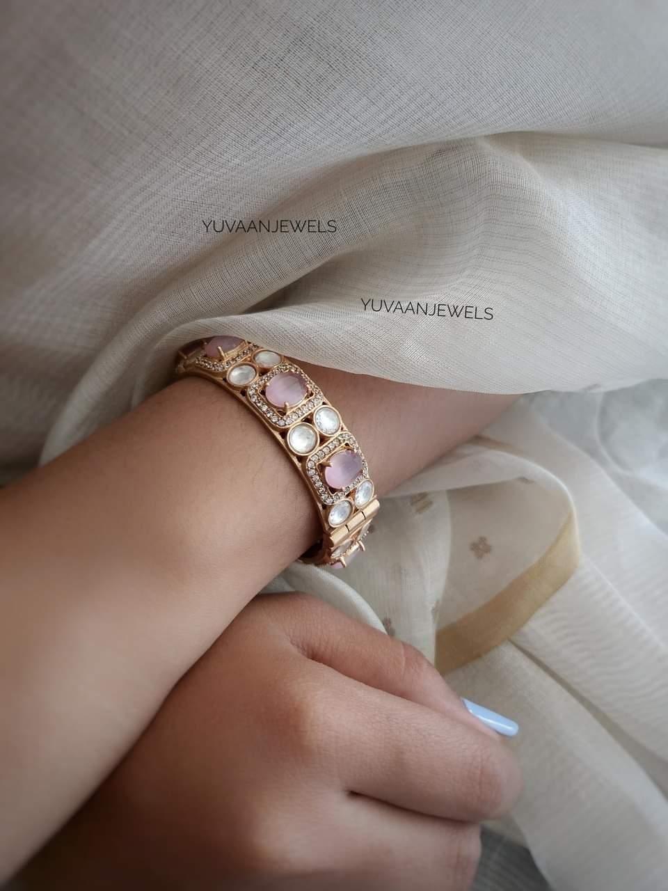 Mehtaab operable bangle