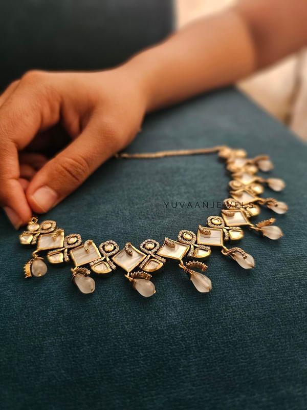 Elara - mother of pearl Necklace - Image 3