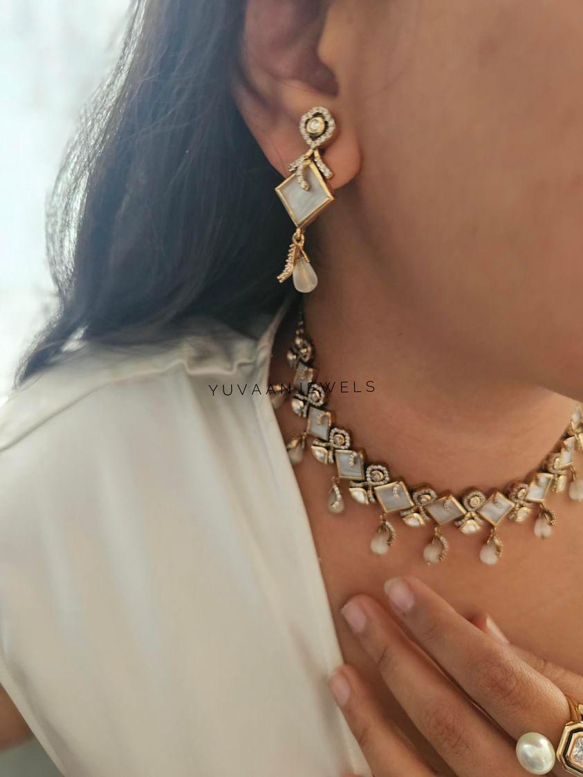 Elara - mother of pearl Necklace - Image 8