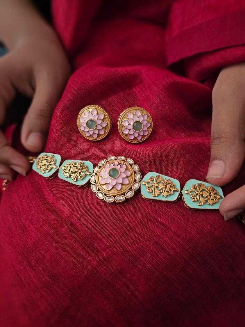 Zoey handcrafted choker