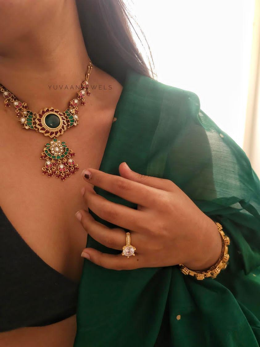 Navi handcrafted necklace