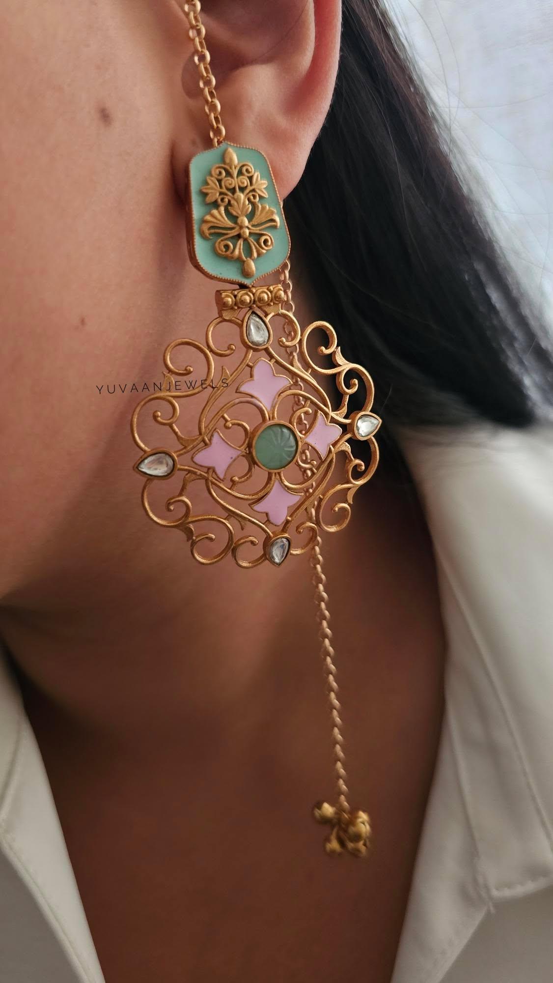 Amiara delicate chaandbaali with Kaan Chain