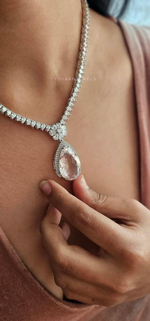 Sargun quartz necklace - Image 11