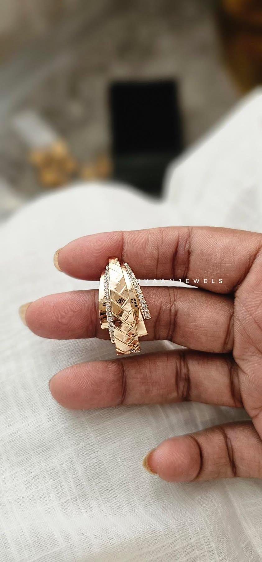 Cleo gold earring - Image 6