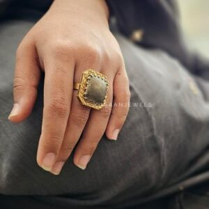 Raya handcrafted ring (square)