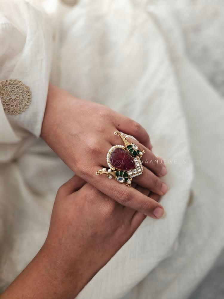 Pihu Handcarved ring