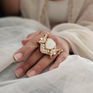 Pihu Handcarved ring