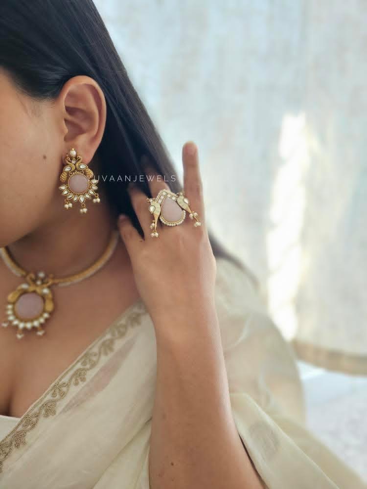 Pihu Handcarved ring