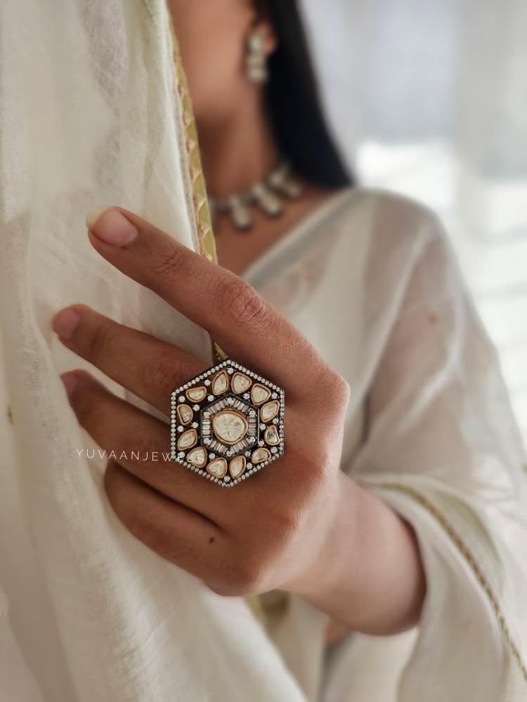 Patanjal floral ring