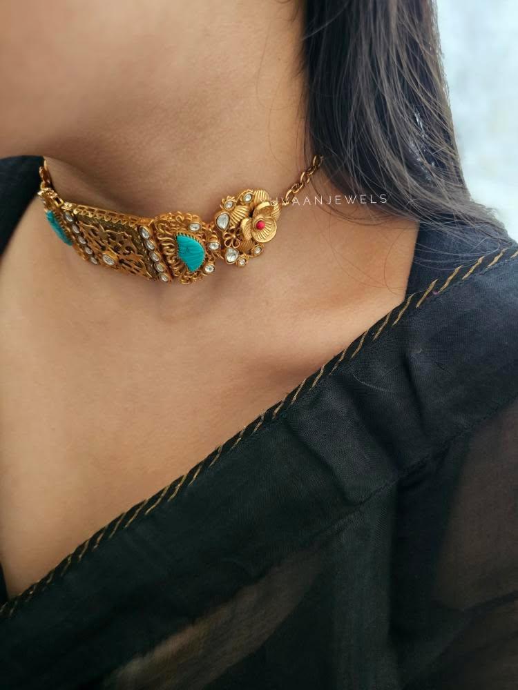Reyana Gold choker