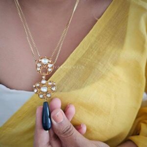 Maahi delicate necklace