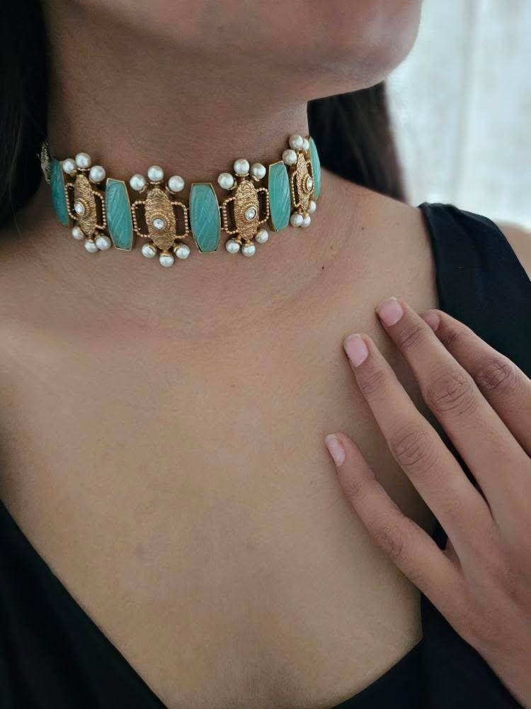 Naghma handcrafted choker