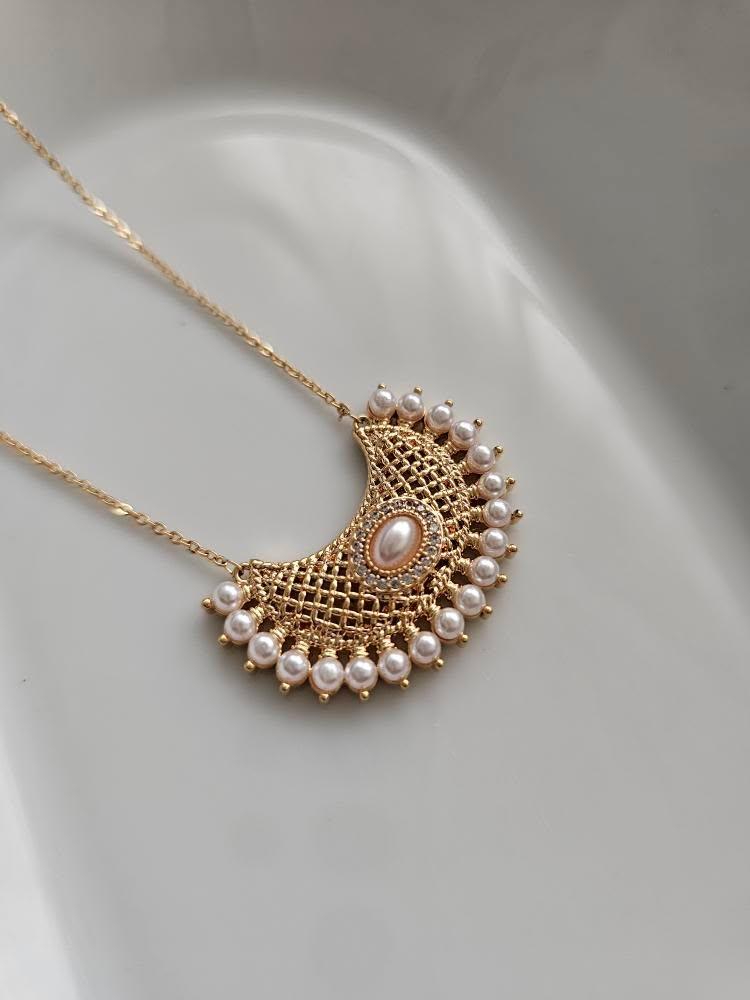 Firoz delicate pearl necklace