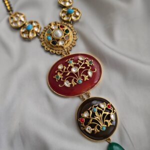 Hafsa quartz long necklace