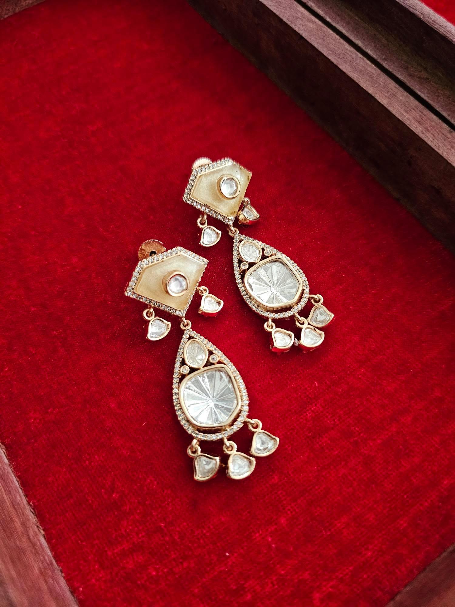 Heeth delicate long necklace